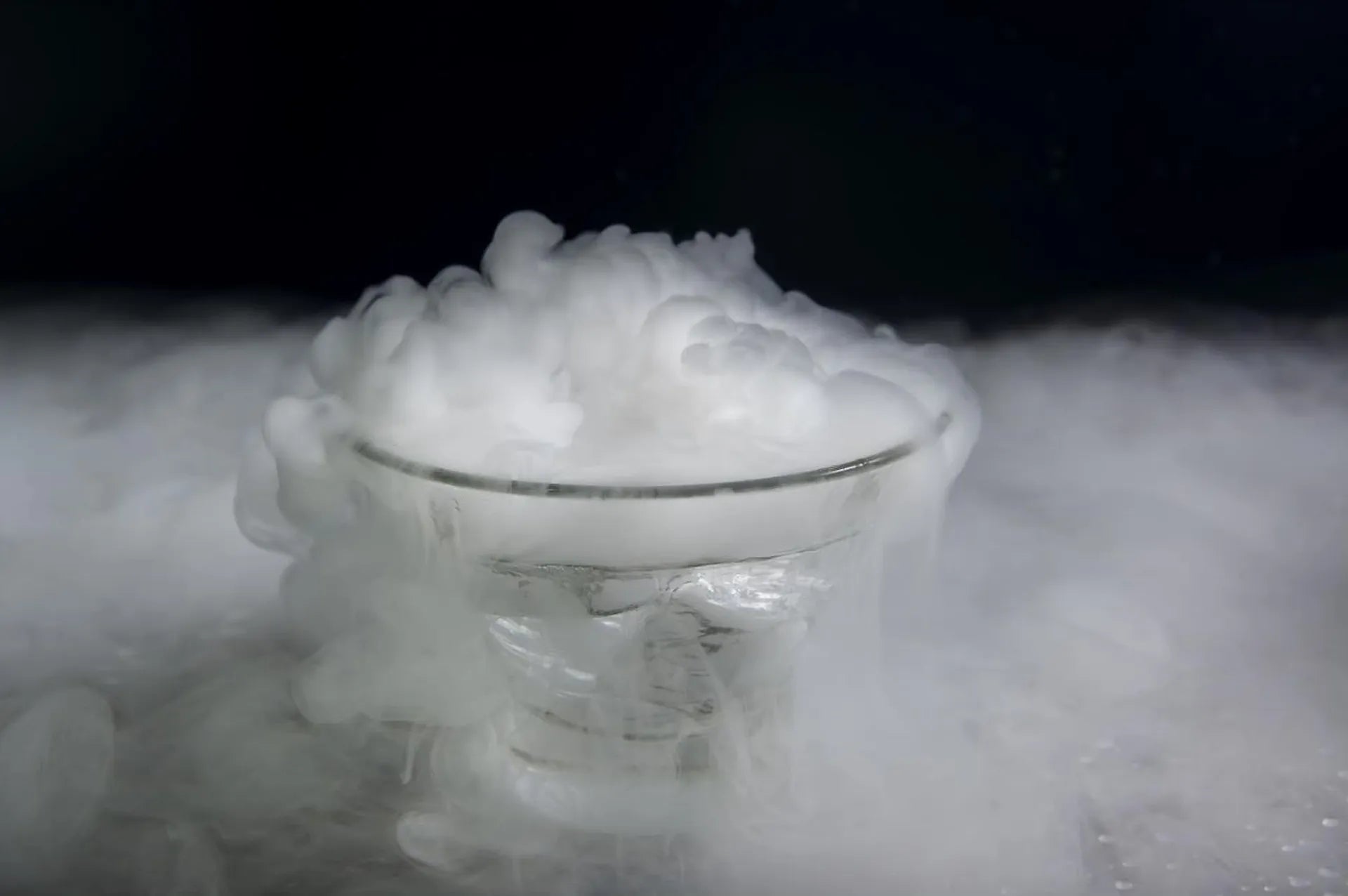 Patrón abstracto del humo de vapor cuando se usa agua y hielo seco